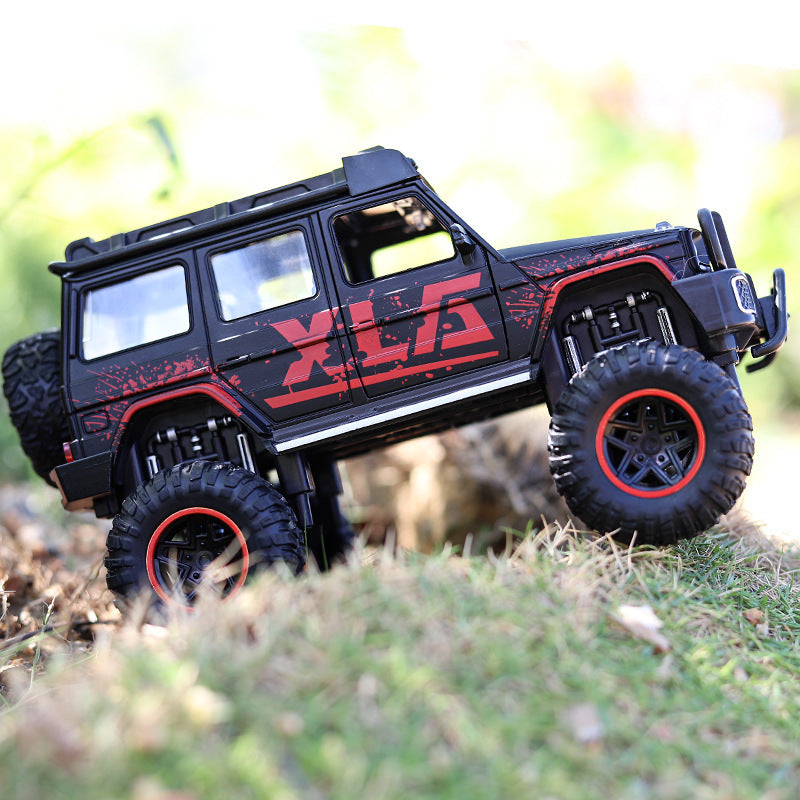 CJ simulation alloy off-road car model toy, detailed miniature vehicle for display or play, with realistic off-road design.